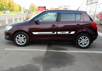 Подержанный автомобиль Skoda Fabia Hatchback 2011 года (8 фото)