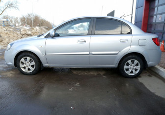 Подержанный автомобиль Kia Rio Sedan 2009 года (8 фото)