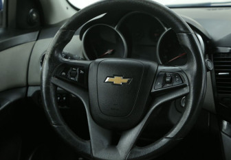 Подержанный автомобиль Chevrolet Cruze Sedan 2011 года (16 фото)