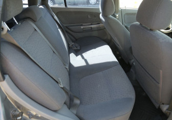 Подержанный автомобиль Kia Rio Wagon 2004 года (11 фото)