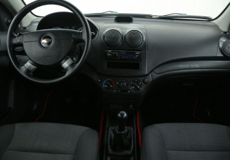 Подержанный автомобиль Chevrolet Aveo Sedan 2011 года (12 фото)