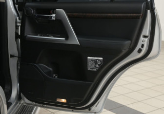 Подержанный автомобиль Toyota Land Cruiser Suv 2013 года (26 фото)