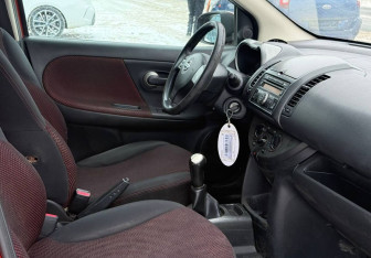 Подержанный автомобиль Nissan Note 2007 года (9 фото)
