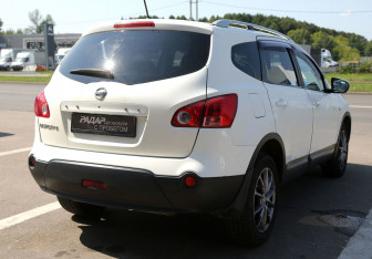 Подержанный автомобиль Nissan Qashqai+2 2009 года (6 фото)