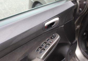 Подержанный автомобиль Honda Civic Sedan 2008 года (9 фото)