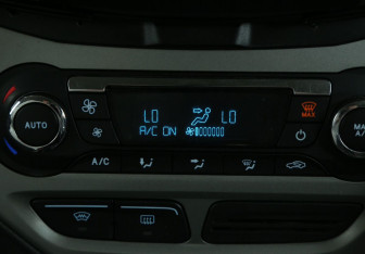 Подержанный автомобиль Ford Focus Sedan 2012 года (17 фото)