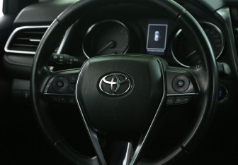 Подержанный автомобиль Toyota Camry Sedan 2019 года (17 фото)