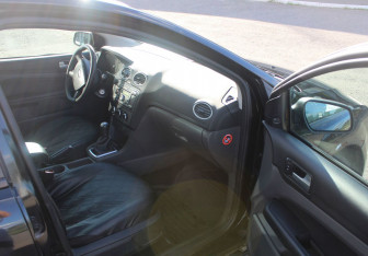 Подержанный автомобиль Ford Focus Wagon 2006 года (9 фото)