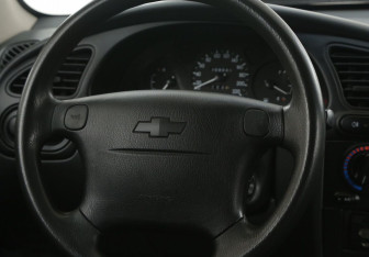 Подержанный автомобиль Chevrolet Lanos 2007 года (16 фото)