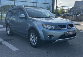 Подержанный автомобиль Mitsubishi Outlander 2008 года (1 фото)