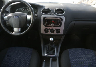 Подержанный автомобиль Ford Focus Sedan 2007 года (12 фото)