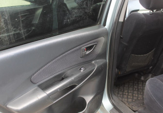 Подержанный автомобиль Hyundai Tucson 2006 года (11 фото)