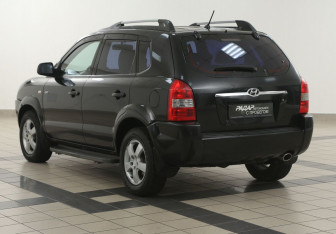 Подержанный автомобиль Hyundai Tucson 2008 года (2 фото)