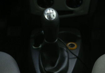 Подержанный автомобиль Renault Logan Sedan 2007 года (15 фото)