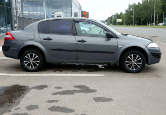 Подержанный автомобиль Renault Megane Sedan 2007 года (7 фото)