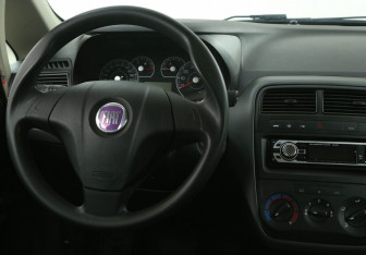 Подержанный автомобиль Fiat Punto Hatchback 2007 года (14 фото)