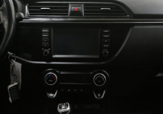 Подержанный автомобиль Kia Rio Sedan 2017 года (9 фото)