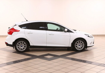 Подержанный автомобиль Ford Focus Hatchback 2012 года (2 фото)