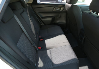 Подержанный автомобиль Toyota Auris Hatchback 2015 года (11 фото)