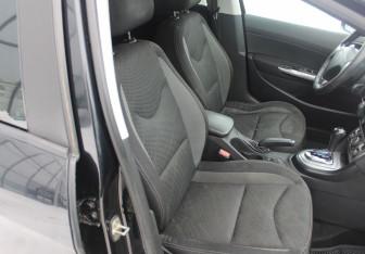 Подержанный автомобиль Peugeot 408 2014 года (10 фото)