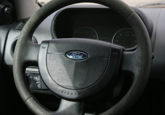 Подержанный автомобиль Ford Fusion 2005 года (16 фото)