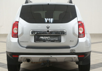 Подержанный автомобиль Renault Duster 2012 года (3 фото)