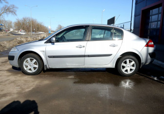 Подержанный автомобиль Renault Megane Sedan 2005 года (8 фото)