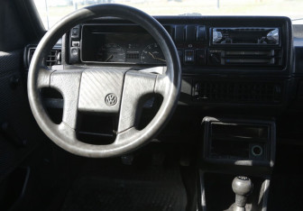 Подержанный автомобиль Volkswagen Golf Hatchback 1990 года (14 фото)
