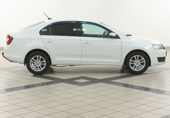 Подержанный автомобиль Skoda Rapid Liftback 2017 года (5 фото)