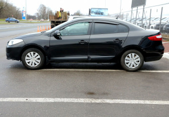 Подержанный автомобиль Renault Fluence 2010 года (8 фото)
