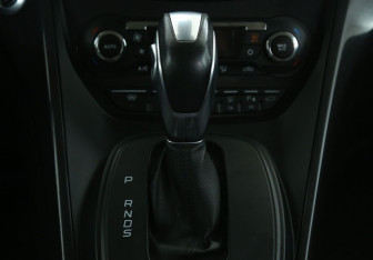 Подержанный автомобиль Ford Kuga 2014 года (15 фото)