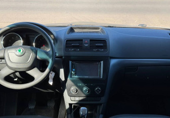 Подержанный автомобиль Skoda Yeti 2011 года (13 фото)
