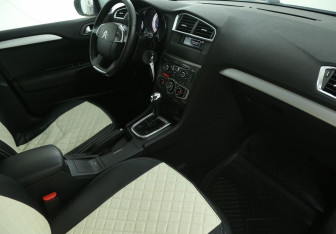 Подержанный автомобиль Citroen C4 Sedan 2013 года (9 фото)