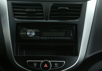 Подержанный автомобиль Hyundai Solaris Sedan 2013 года (13 фото)