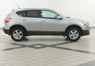 Подержанный автомобиль Nissan Qashqai 2011 года (5 фото)