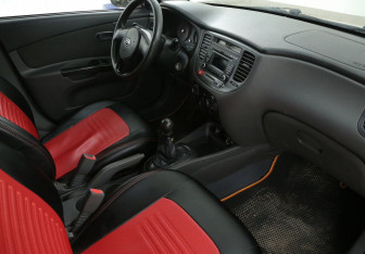 Подержанный автомобиль Kia Rio Sedan 2011 года (9 фото)