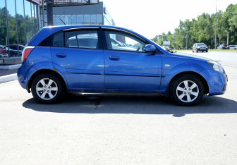 Подержанный автомобиль Kia Rio Hatchback 2011 года (7 фото)