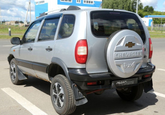 Подержанный автомобиль Chevrolet Niva 2004 года (4 фото)