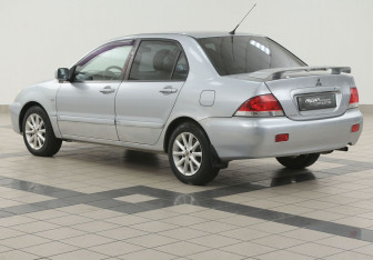 Подержанный автомобиль Mitsubishi Lancer Sedan 2006 года (2 фото)