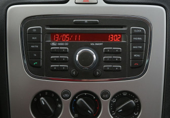 Подержанный автомобиль Ford Focus Sedan 2011 года (13 фото)