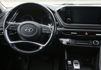 Подержанный автомобиль Hyundai Sonata 2021 года (15 фото)