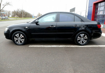 Подержанный автомобиль Hyundai Sonata 2007 года (8 фото)