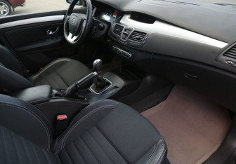 Подержанный автомобиль Renault Laguna Wagon 2008 года (9 фото)