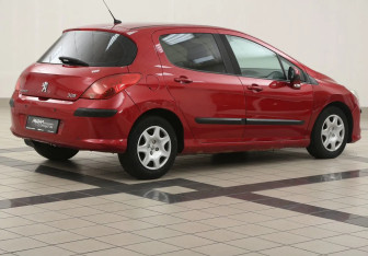 Подержанный автомобиль Peugeot 308 Hatchback 2008 года (4 фото)
