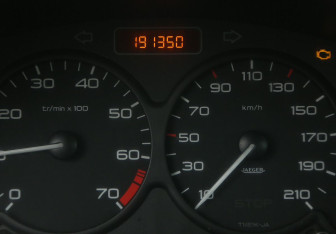 Подержанный автомобиль Peugeot 206 Sedan 2008 года (17 фото)