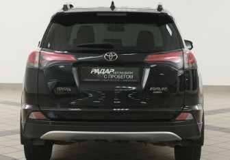 Подержанный автомобиль Toyota RAV4 2016 года (3 фото)