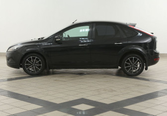 Подержанный автомобиль Ford Focus Hatchback 2009 года (7 фото)
