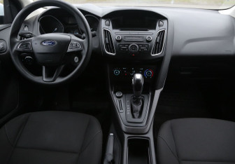 Подержанный автомобиль Ford Focus Hatchback 2017 года (12 фото)