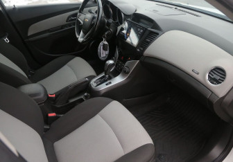 Подержанный автомобиль Chevrolet Cruze Hatchback 2012 года (9 фото)