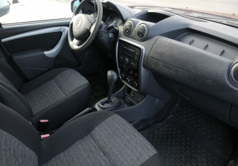 Подержанный автомобиль Renault Duster 2012 года (9 фото)